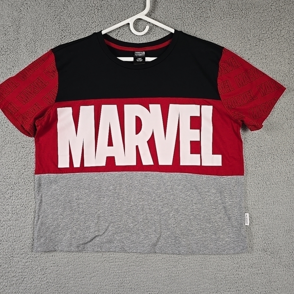 Her Universe Marvel Black/Red/Gray Short Sleeve T-Shirt Woman’s - Size 1X